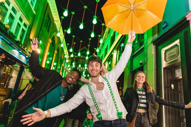 Pub Crawl of Central London - Zoo Bar & Club Start: Your First Hour Gets the Night Going