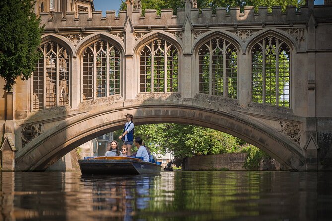 Punting Tour in Cambridge - College Backs from the punt: the view that makes Cambridge click