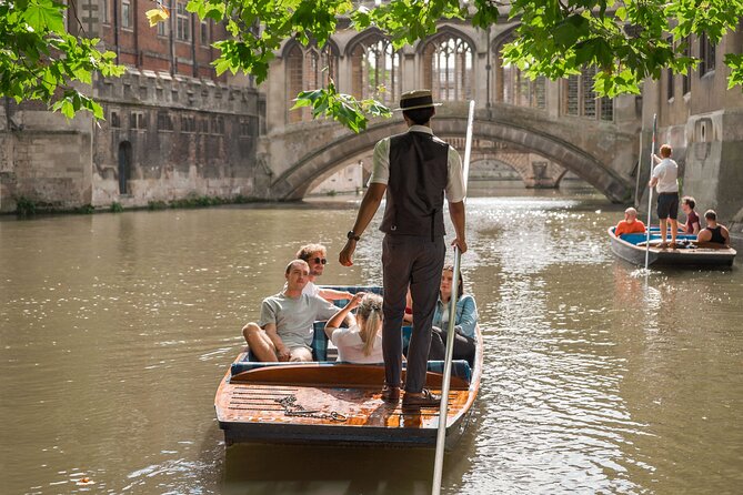 Punting Tour in Cambridge - King’s College Chapel and the St John’s covered bridge