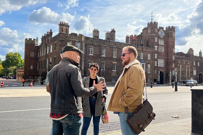 Royal Historic Pubs Walking Guided Tour in London - Starting at Piccadilly Circus, ending near Green Park