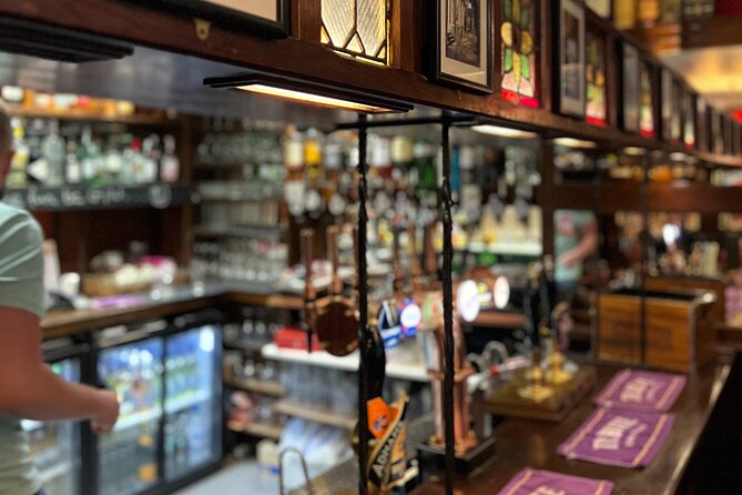 Royal Historic Pubs Walking Guided Tour in London - Guide personality: why this tour feels different with Ben, Luke, Henry, or Carlos