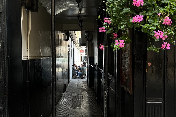 Royal Historic Pubs Walking Guided Tour in London - Price and value: is $44.38 a good deal?