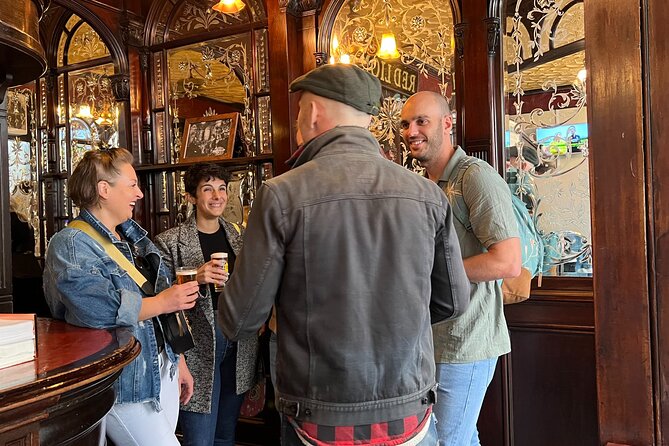 Royal Historic Pubs Walking Guided Tour in London - Who should book this pub and royal walk?