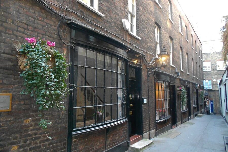 Secrets of London Walking Tour - Harry Potter Streets Plus an Eccentric 18th-Century Social Club