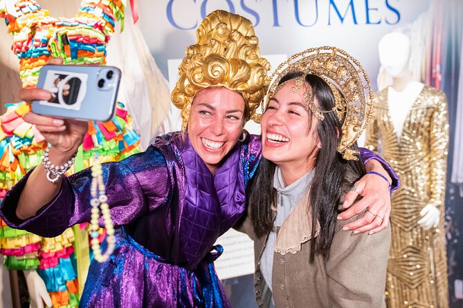 Shakespeare's Globe Guided Tour - When a rehearsal happens, your tour becomes a mini show
