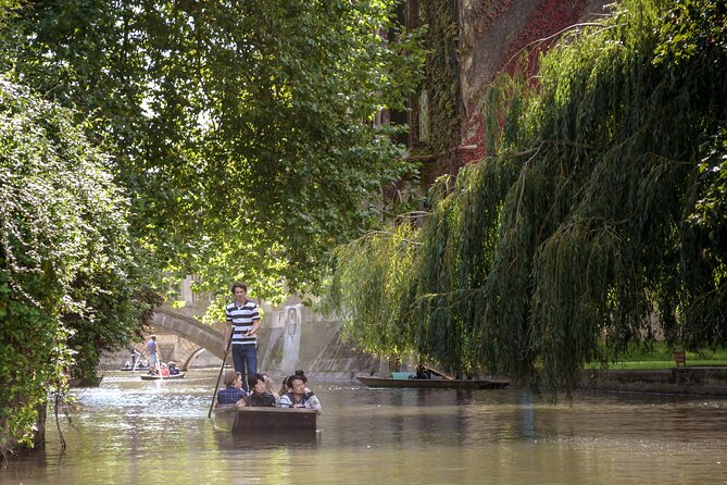 Shared Guided Punting Tour of Cambridge - Riverside colleges and gardens: where the Cam feels most “Cambridge”
