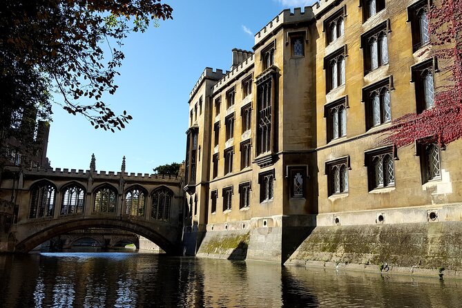 Shared Guided Punting Tour of Cambridge - Mathematical Bridge, wooden bridge, and the stories between the sights