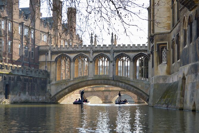 Shared Punt Tour - Cambridge - Bridge of Sighs and the Wedding Cake Building (New Court)