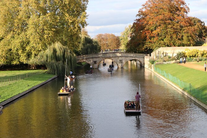 Shared Punt Tour - Cambridge - King’s College Chapel and King’s Bridge From the Waterline
