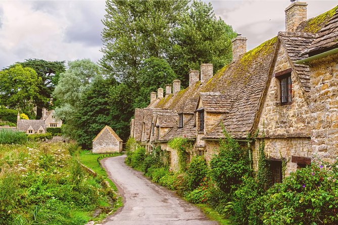 Small Group Cotswolds Villages, Stratford and Oxford Day Tour from London - London pickup and the minicoach comfort that matters in a long day