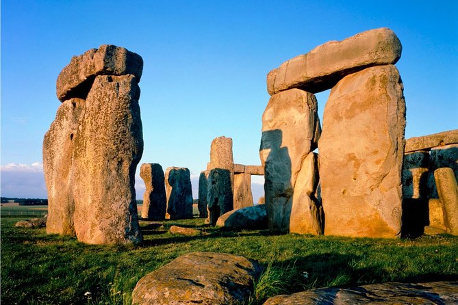 Stonehenge and Bath Day Trip from London with Optional Roman Baths Visit - Stonehenge at the visitor center first, then the circle