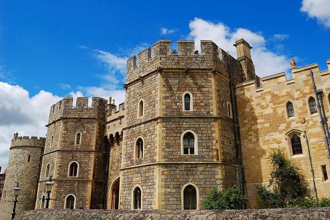 Stonehenge, Windsor Castle and Bath with Pub Lunch in Lacock - Lacock lunch at The George Inn: where the day gets cozy
