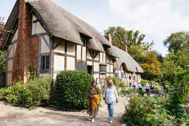 Stratford-upon-Avon: Anne Hathaway's Cottage Entry ticket - The Hathaway home inside: beds, rooms, and what the furniture says
