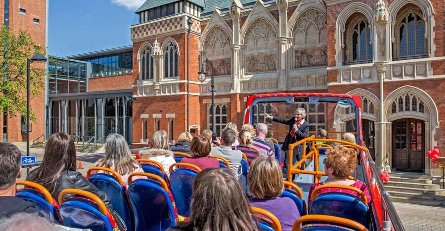Stratford-upon-Avon:City Sightseeing Hop-On Hop-Off Bus Tour - The rhythm: how often it runs and how long the circuit feels