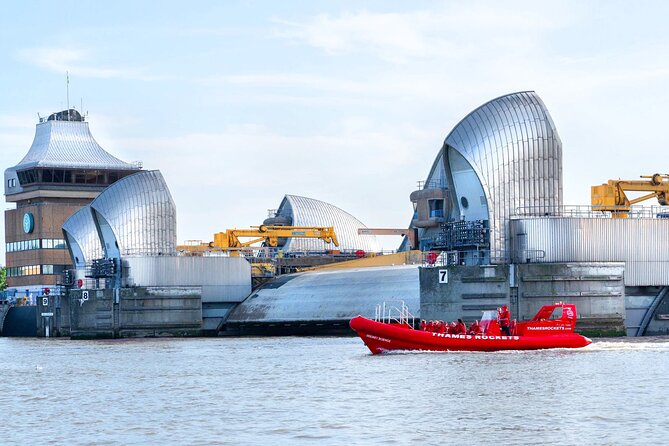 Thames High-Speed Zone Speedboat in London - The fast start: Tower Bridge, The O2, and the photo moments you can actually use