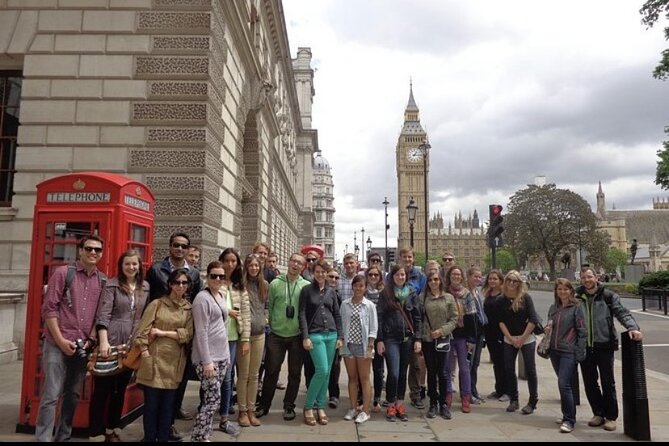 The Changing of the Guard Tour and Buckingham Palace - Stop 3: Trafalgar Square and Nelson’s Column finish
