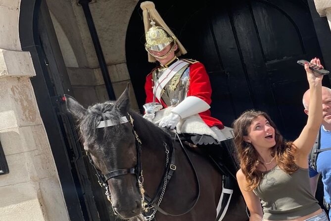 The Changing of the Guard Tour and Buckingham Palace - Why guides matter here, especially for the ceremony viewpoint