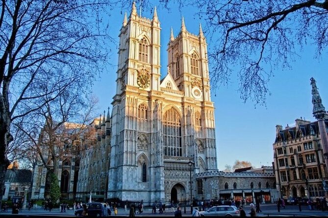 The Changing of the Guard Tour and Buckingham Palace - Timing and weather: how to stay comfortable when London turns cold