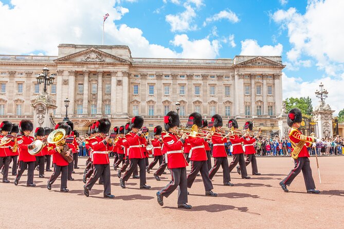 The Changing of the Guard Tour and Buckingham Palace - Stop 1: the ceremony plus the march down the Mall (and how you’ll get your photos)