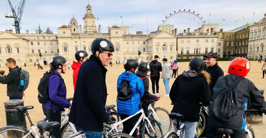 The London "Big Six" and a Pub. 5.5 hour tour - Kensington Gardens and Hyde Park: London’s calmer center