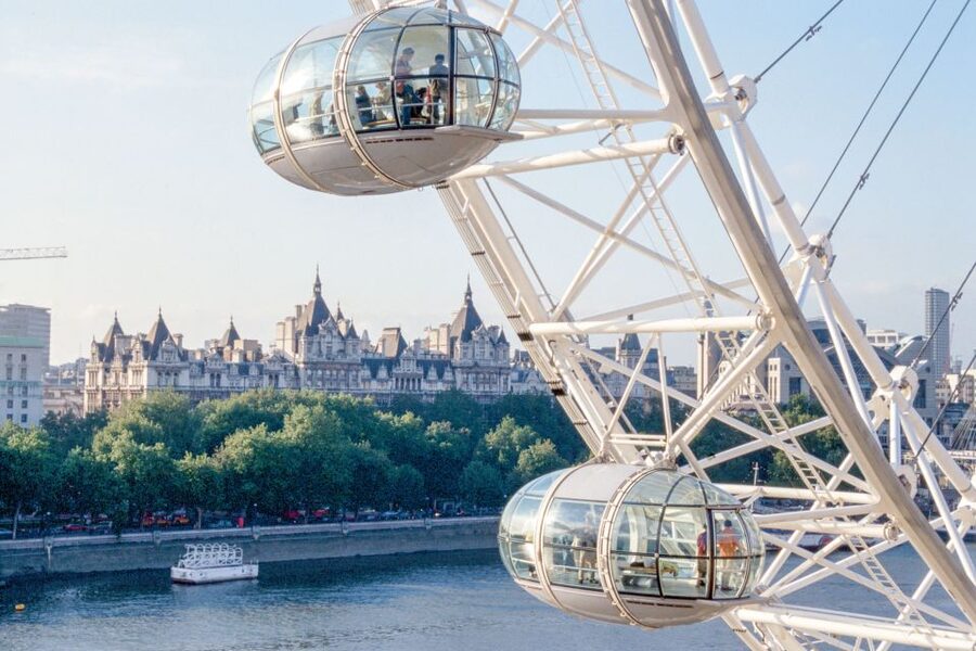 The London Eye Champagne Experience - What you will see: Buckingham Palace, Westminster Abbey, and Big Ben