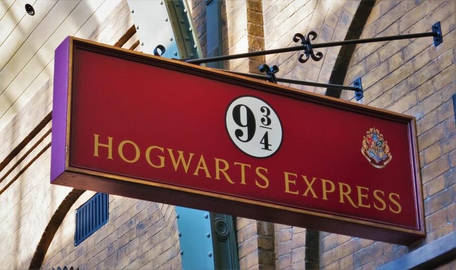 The most complete and exclusive Harry Potter tour in London - Entering The Wizarding World at King’s Cross