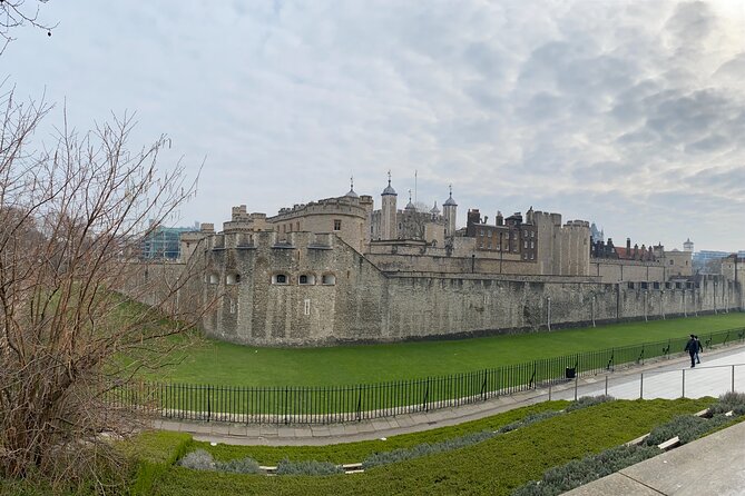The Tower of London - Small Group Tour with a Local Expert - Why the Tower of London tour feels different from going alone