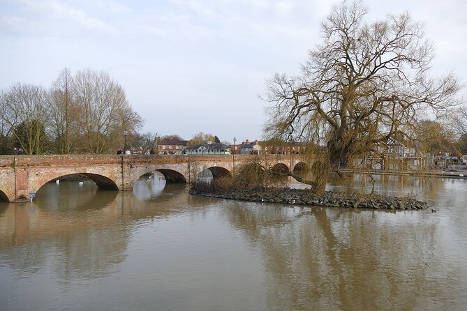 The WalkTalkShow.co.uk - Guided Tour of Stratford upon Avon - Guild Chapel and Shakespeare’s schoolroom, the power center and the classroom next door