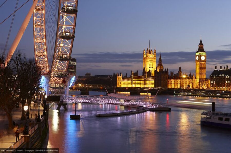 Tour of London and Christmas Day Lunch Cruise - Lunch on a luxury river liner: what is included, and what is not