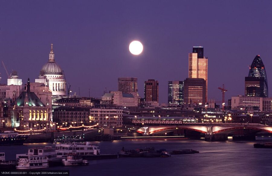 Tour of London and Christmas Day Lunch Cruise - Price and value: why $307 can feel fair or frustrating