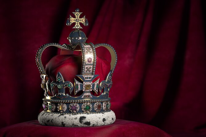 Tower of London: Crown Jewels & Beefeater Opening Ceremony - Thames River cruise views: swapping fortress walls for skyline