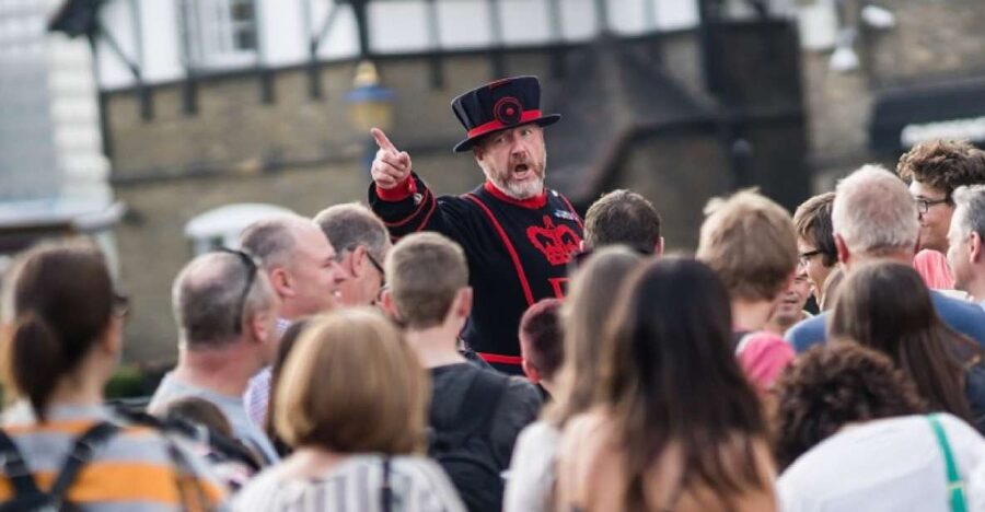 Tower of London: Early Access with Crown Jewels & Beefeaters - Inside the Tower: a guided intro before you go hands-on