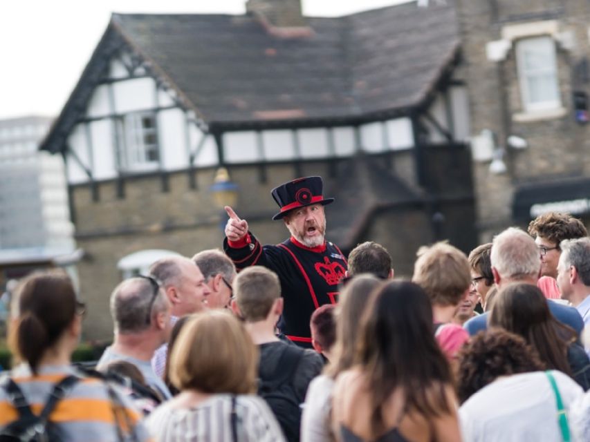 Tower of London: Early Access with Crown Jewels & Beefeaters - Free time in the White Tower, Inner Ward, and Outer Ward