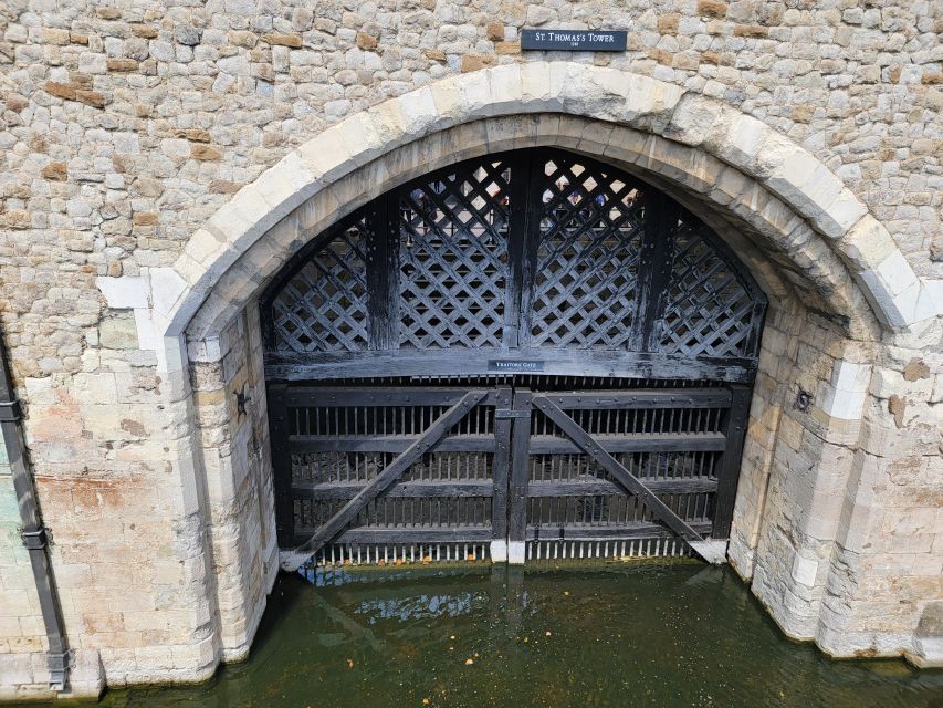 Tower of London: Early Access with Crown Jewels & Beefeaters - Getting there, finding the guide, and pacing the 75 minutes