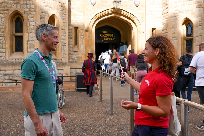 Tower of London: Guided Tour with Thames River Cruise - Meeting point at Tower of London: find the guide fast