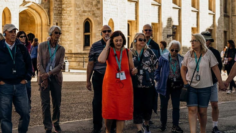 Tower of London Tour with Crown Jewels, plus River Cruise - Torture Tower: Dark Stories Told With Location Clarity