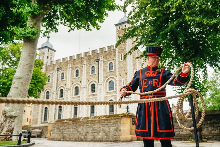 Ultimate Tower of London, Beefeater Welcome & Crown Jewels - After the Tour: Use Your Time for Towers Mint, Bloody Tower, and More